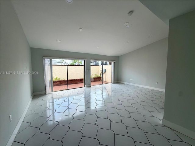 6637 NW 181st Lane, Hialeah, FL 33015