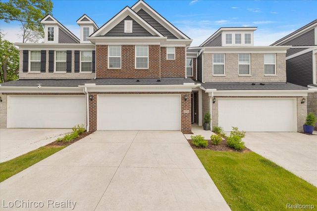 273 Strawberry Drive, Rochester Hills, MI 48307