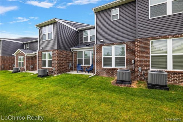 273 Strawberry Drive, Rochester Hills, MI 48307