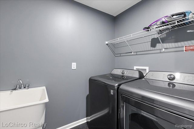 273 Strawberry Drive, Rochester Hills, MI 48307