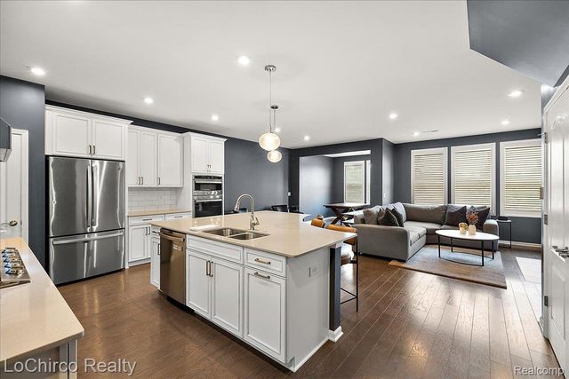 273 Strawberry Drive, Rochester Hills, MI 48307