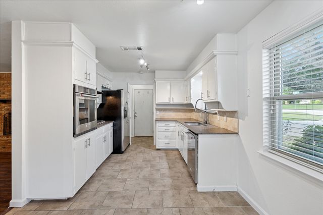 6716 Corona Drive, North Richland Hills, TX 76180