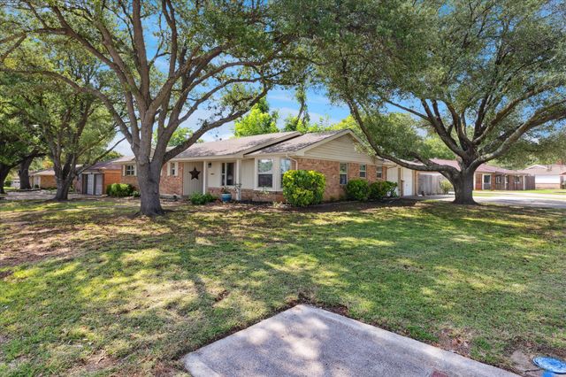 6716 Corona Drive, North Richland Hills, TX 76180