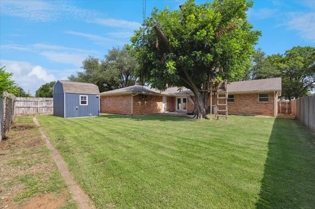 6716 Corona Drive, North Richland Hills, TX 76180