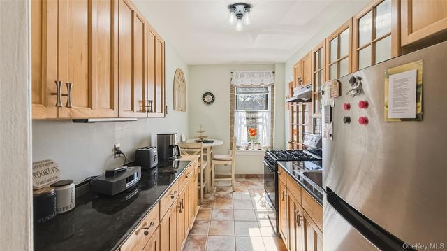 185 Marine Avenue 2C, Brooklyn, NY 11209