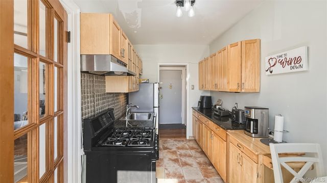 185 Marine Avenue 2C, Brooklyn, NY 11209