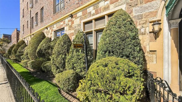 185 Marine Avenue 2C, Brooklyn, NY 11209