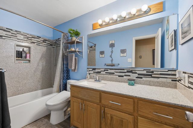 705 Maplewood Dr, El Dorado, KS 67042