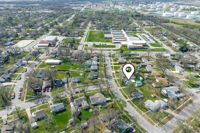 705 Maplewood Dr, El Dorado, KS 67042