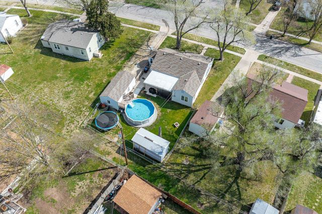 705 Maplewood Dr, El Dorado, KS 67042