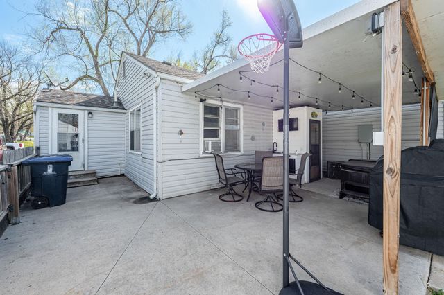 705 Maplewood Dr, El Dorado, KS 67042