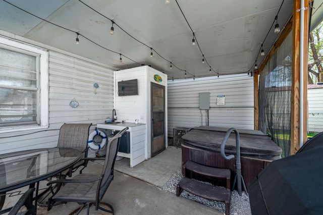 705 Maplewood Dr, El Dorado, KS 67042