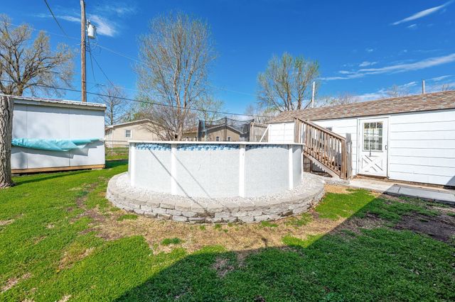 705 Maplewood Dr, El Dorado, KS 67042