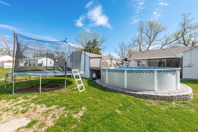 705 Maplewood Dr, El Dorado, KS 67042