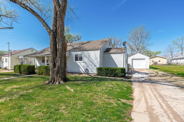 705 Maplewood Dr, El Dorado, KS 67042