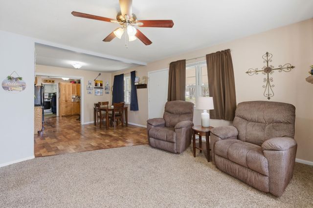 705 Maplewood Dr, El Dorado, KS 67042