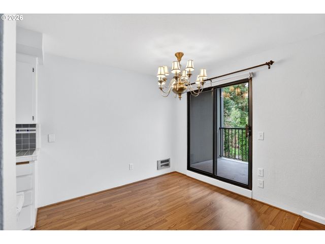 45 EAGLE CREST Dr 315, Lake Oswego, OR 97035