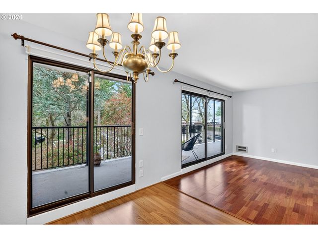 45 EAGLE CREST Dr 315, Lake Oswego, OR 97035