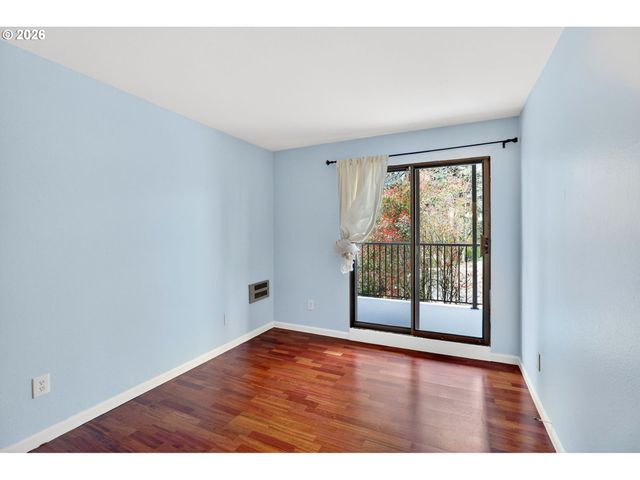 45 EAGLE CREST Dr 315, Lake Oswego, OR 97035