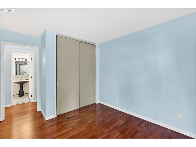 45 EAGLE CREST Dr 315, Lake Oswego, OR 97035