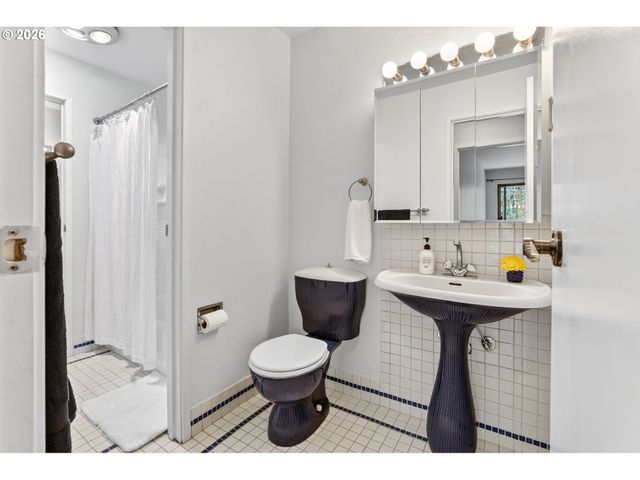 45 EAGLE CREST Dr 315, Lake Oswego, OR 97035