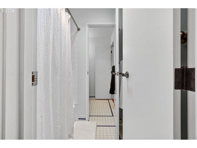 45 EAGLE CREST Dr 315, Lake Oswego, OR 97035