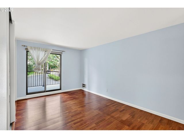 45 EAGLE CREST Dr 315, Lake Oswego, OR 97035