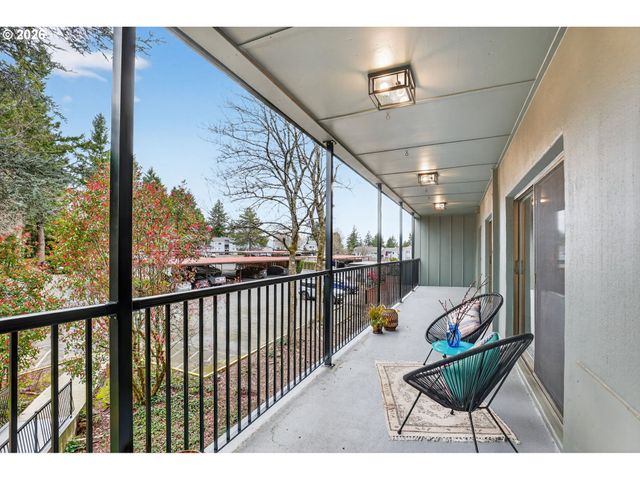 45 EAGLE CREST Dr 315, Lake Oswego, OR 97035