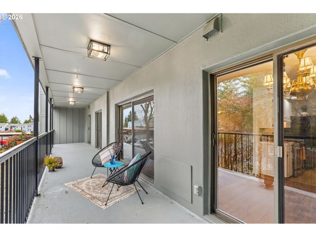 45 EAGLE CREST Dr 315, Lake Oswego, OR 97035