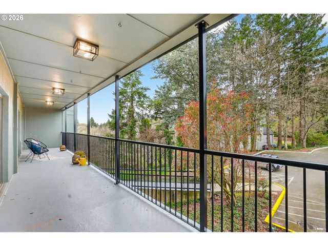 45 EAGLE CREST Dr 315, Lake Oswego, OR 97035