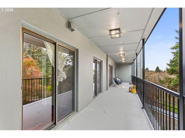 45 EAGLE CREST Dr 315, Lake Oswego, OR 97035