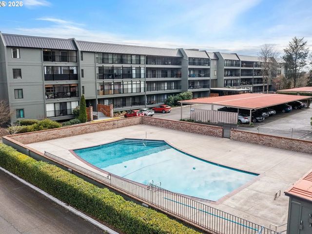 45 EAGLE CREST Dr 315, Lake Oswego, OR 97035