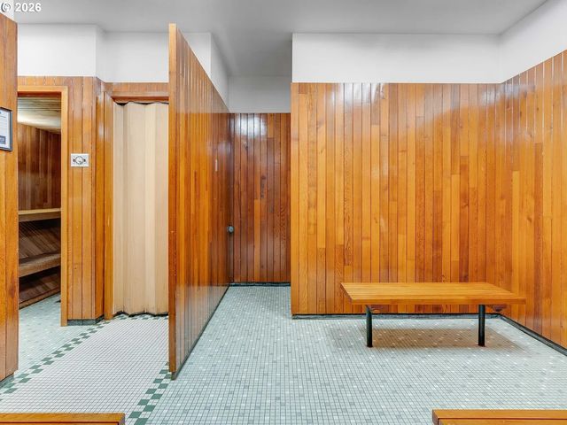 45 EAGLE CREST Dr 315, Lake Oswego, OR 97035