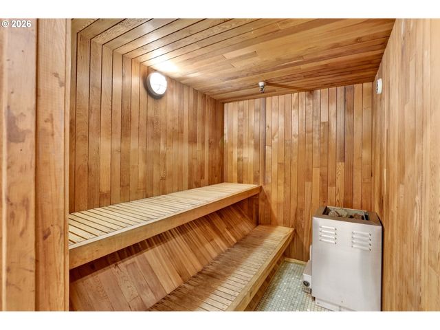 45 EAGLE CREST Dr 315, Lake Oswego, OR 97035