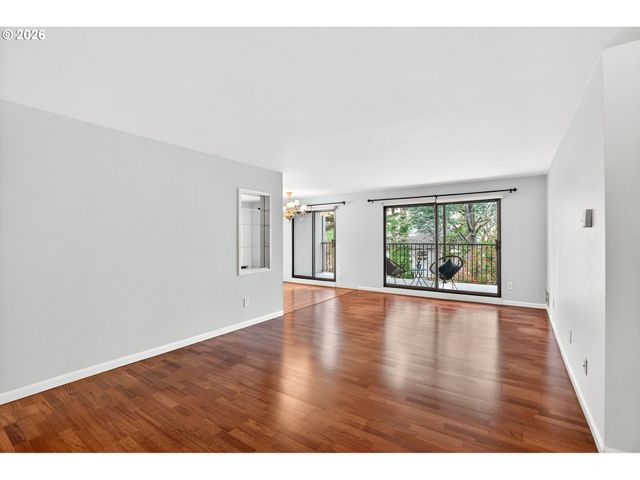 45 EAGLE CREST Dr 315, Lake Oswego, OR 97035