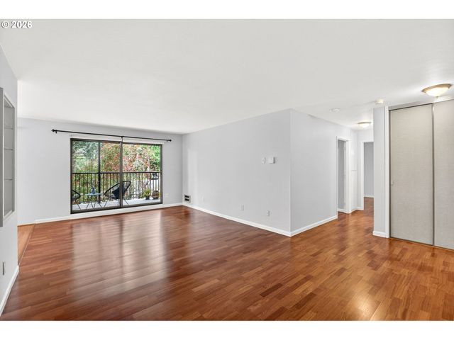 45 EAGLE CREST Dr 315, Lake Oswego, OR 97035