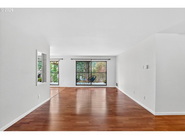 45 EAGLE CREST Dr 315, Lake Oswego, OR 97035