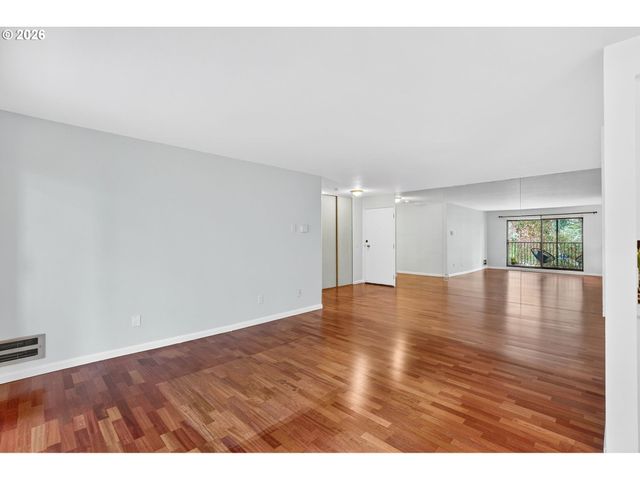 45 EAGLE CREST Dr 315, Lake Oswego, OR 97035