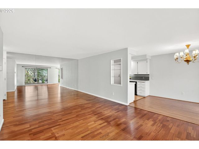 45 EAGLE CREST Dr 315, Lake Oswego, OR 97035