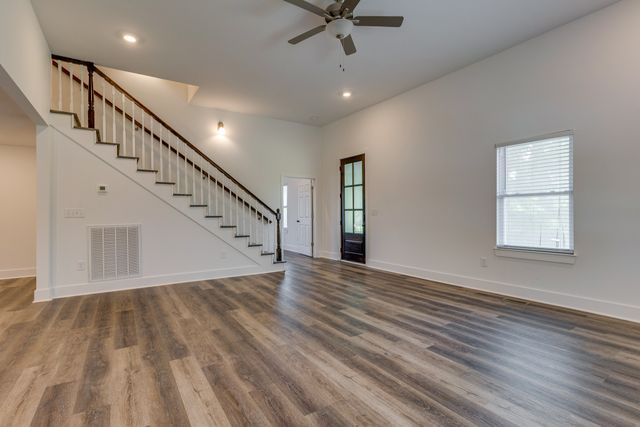 129 S Cedar St, Cross Plains, TN 37049