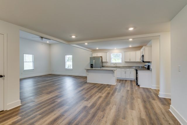 129 S Cedar St, Cross Plains, TN 37049