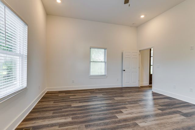 129 S Cedar St, Cross Plains, TN 37049