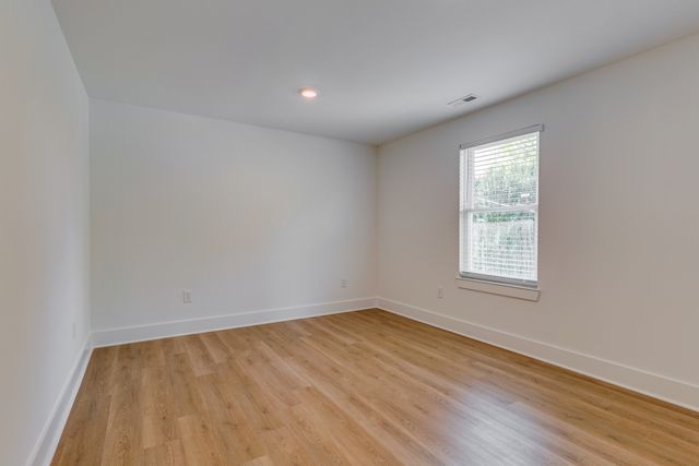 129 S Cedar St, Cross Plains, TN 37049