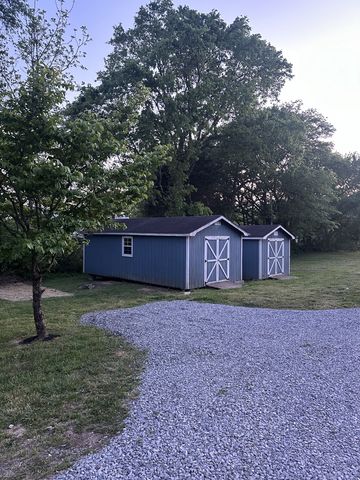 129 S Cedar St, Cross Plains, TN 37049