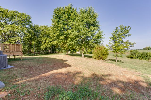 129 S Cedar St, Cross Plains, TN 37049