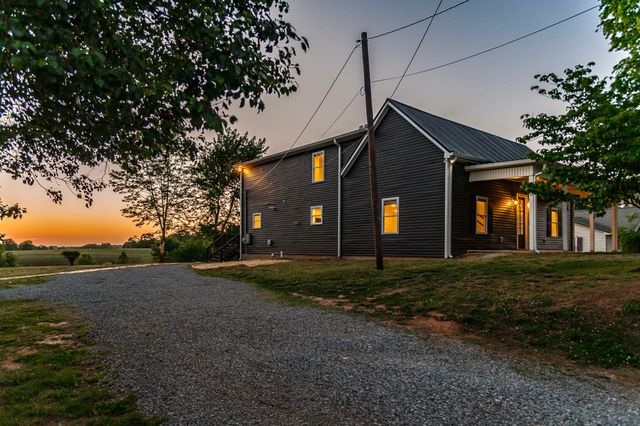 129 S Cedar St, Cross Plains, TN 37049
