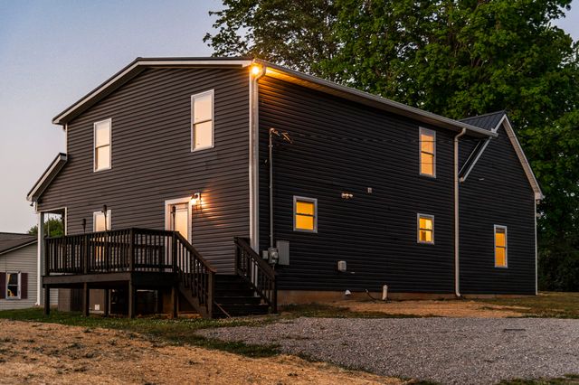 129 S Cedar St, Cross Plains, TN 37049