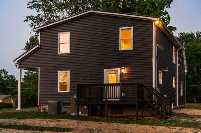 129 S Cedar St, Cross Plains, TN 37049