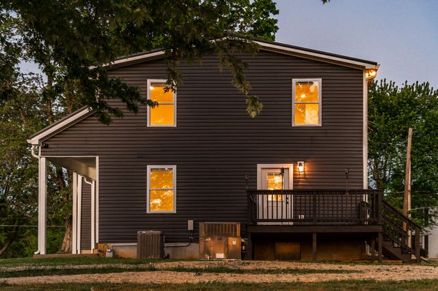 129 S Cedar St, Cross Plains, TN 37049