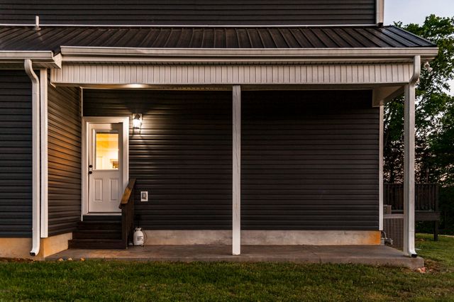 129 S Cedar St, Cross Plains, TN 37049